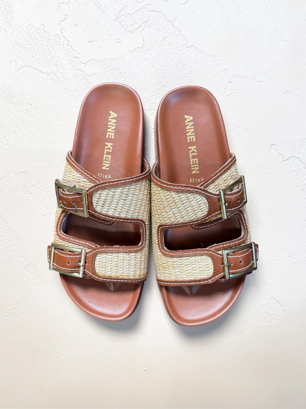 Like New Ann Klein Harmony sandal cognac brown and raffia size 8